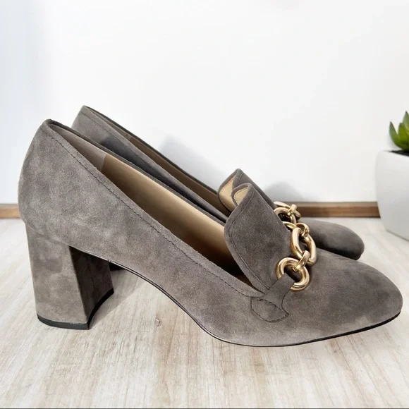 ✖️SOLD✖️•ANN TAYLOR• Gray Suede Cordelia Pumps w/Chain Detail - Picture 4 of 13